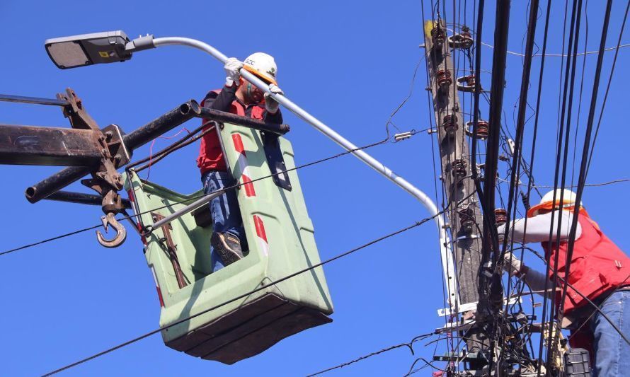 Instalan nuevas luminarias en el casco histórico de San Fernando