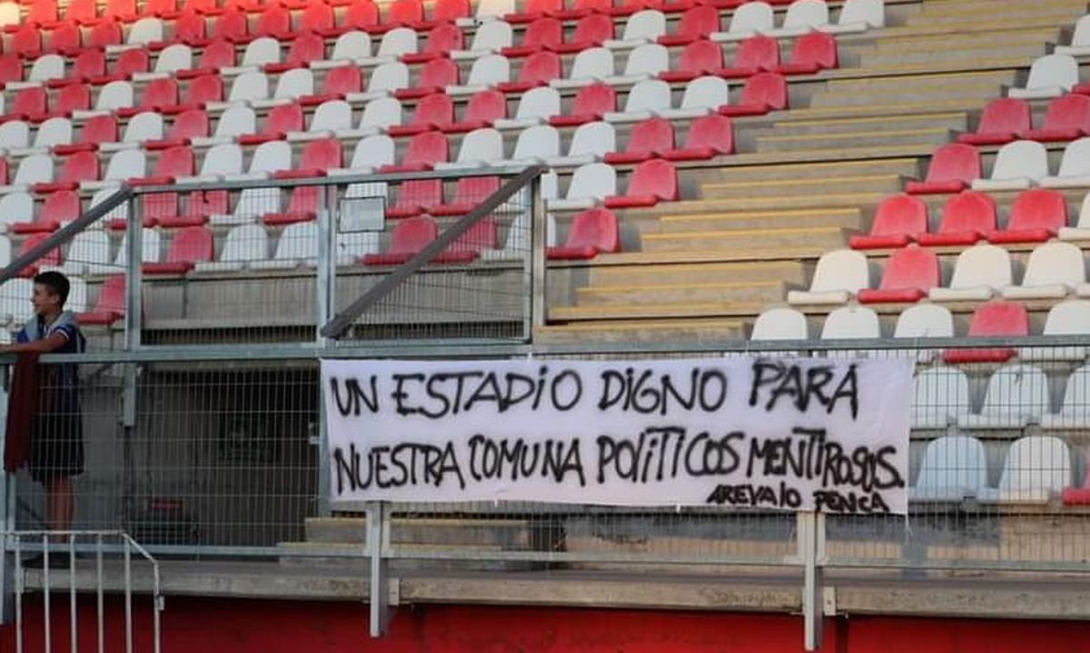 Hinchas de Santa Cruz envían potente mensaje tras ejercer su localía en Curicó