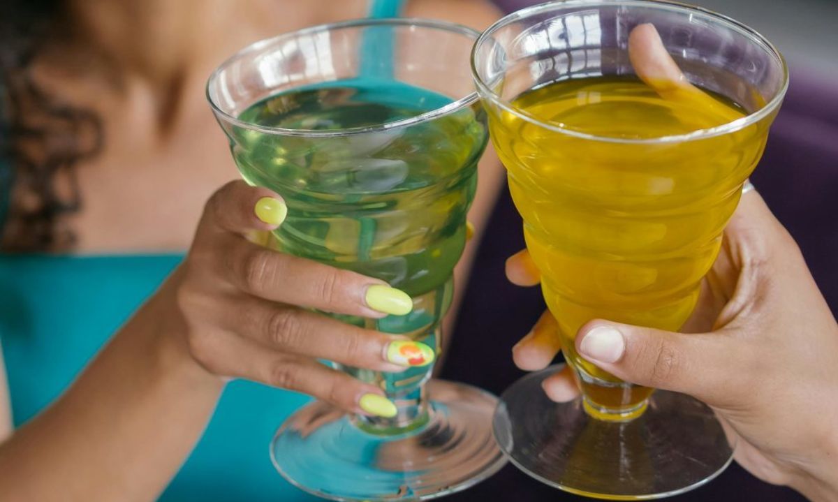 Nutricionista explica los riesgos y beneficios de consumir bebidas deportivas
