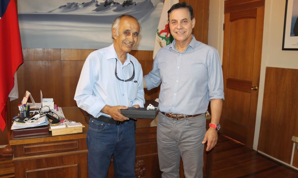 San Fernando: Alcalde Silva Pérez rinde homenaje al profesor Pedro Marchant