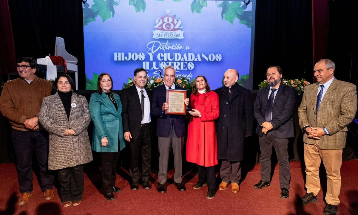 Municipalidad de San Fernando distingue a su hijo y ciudadano ilustre