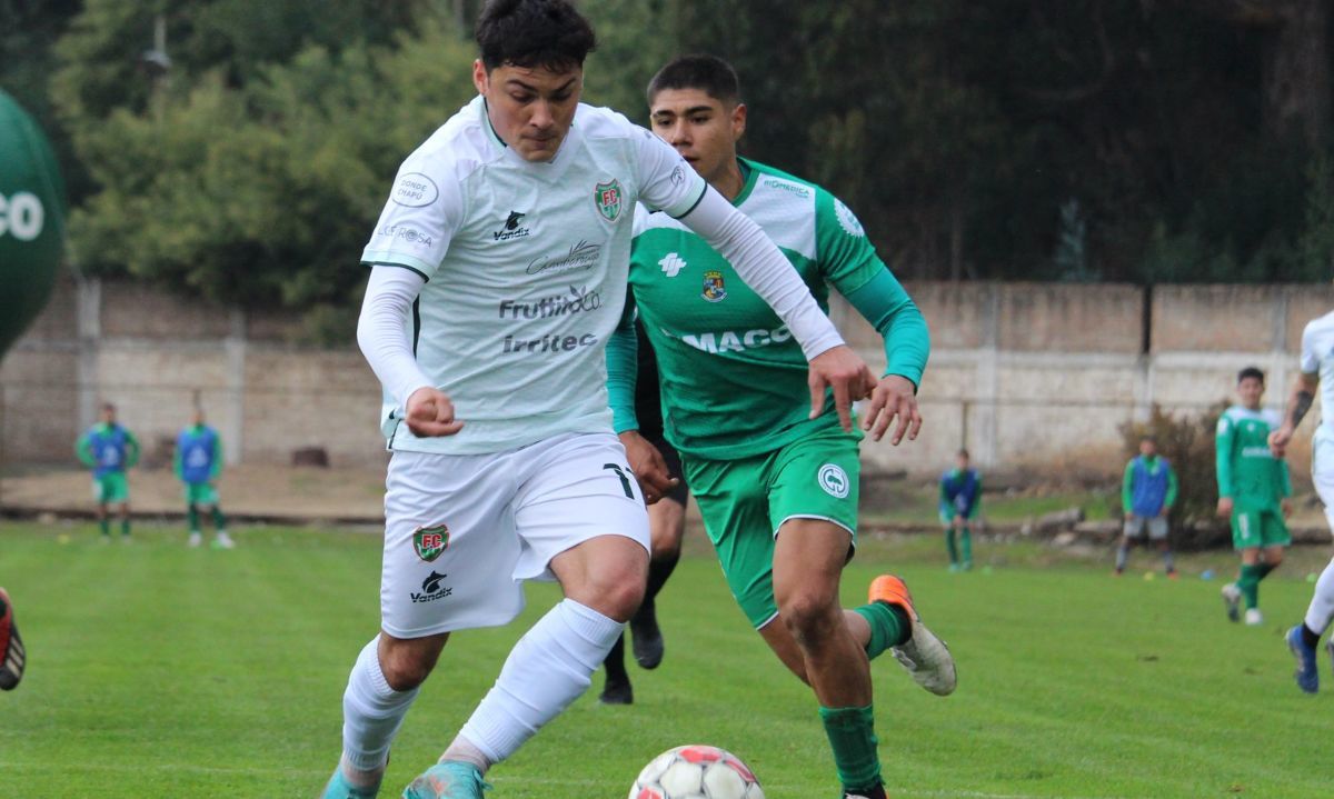 Un irreconocible Chimbarongo FC cayó goleado ante Constitución Unido