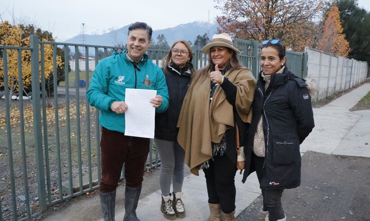 Municipalidad de San Fernando firma acta de acuerdo con Montec para el mejoramiento de caminos en Puente Negro