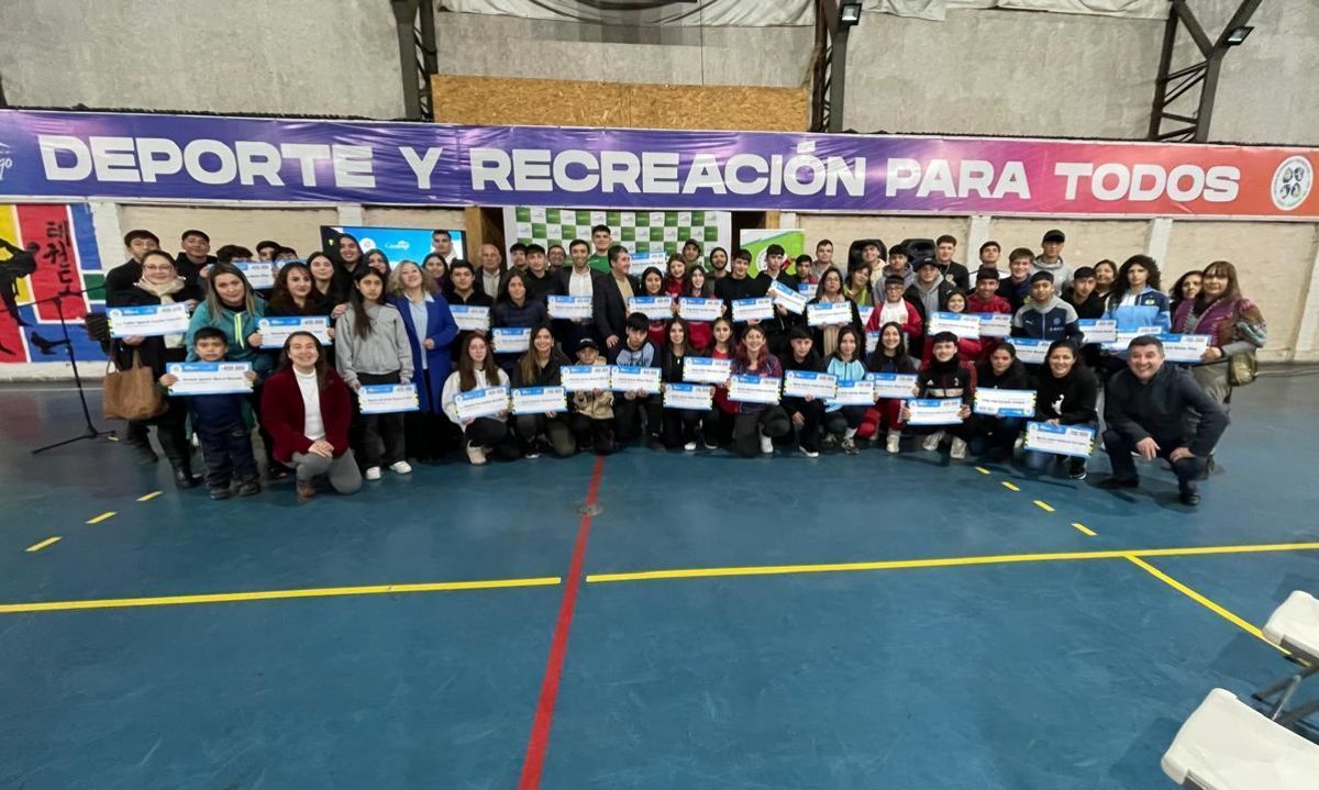 Chimbarongo: Entregan becas Deportista Destacado y de Proyección