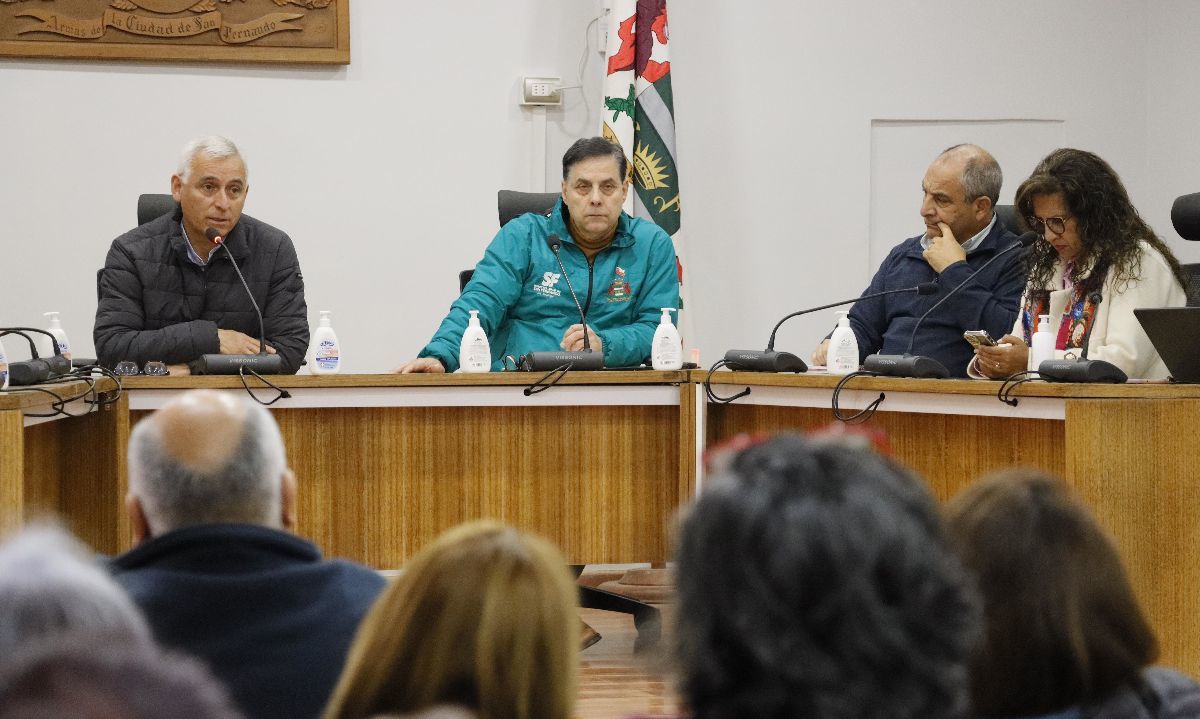 Alcalde de San Fernando y gobernador regional dialogan con dirigentes vecinales por postulación al programa 8%
