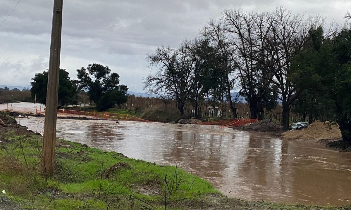 Puentes cortados y calles inundadas: La situación en Chépica ante el sistema frontal