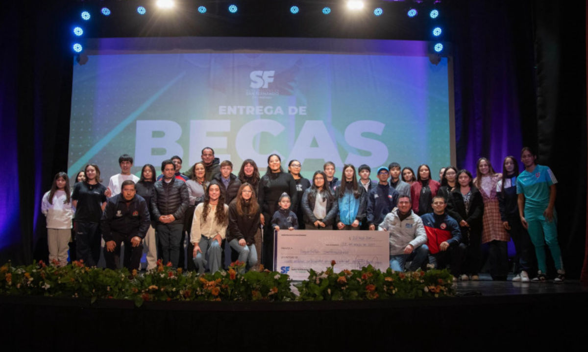Municipalidad de San Fernando entrega becas a deportistas de alto rendimiento y proyección
