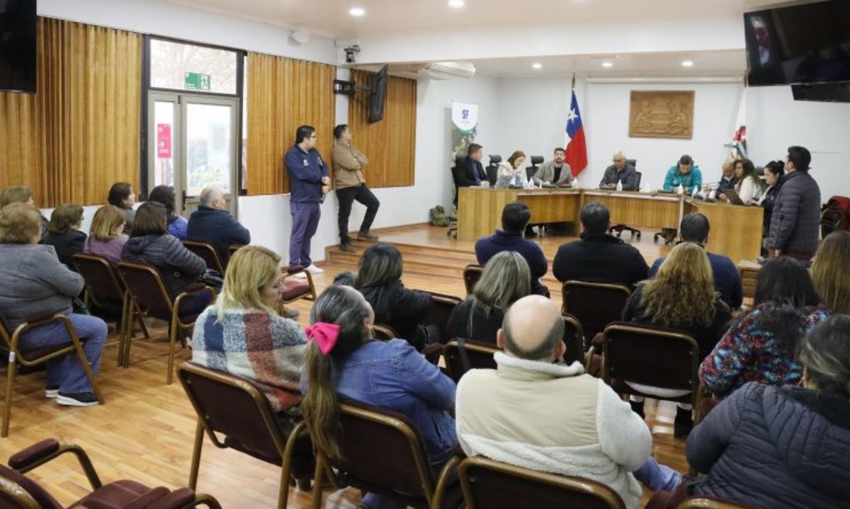 Alcalde de San Fernando y Gobernador Regional dialogan con dirigentes vecinales por postulación al programa 8%