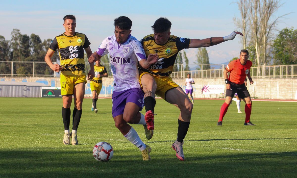 Jugadores de Deportes Concepción destacan estado de la cancha del Estadio Municipal de San Fernando