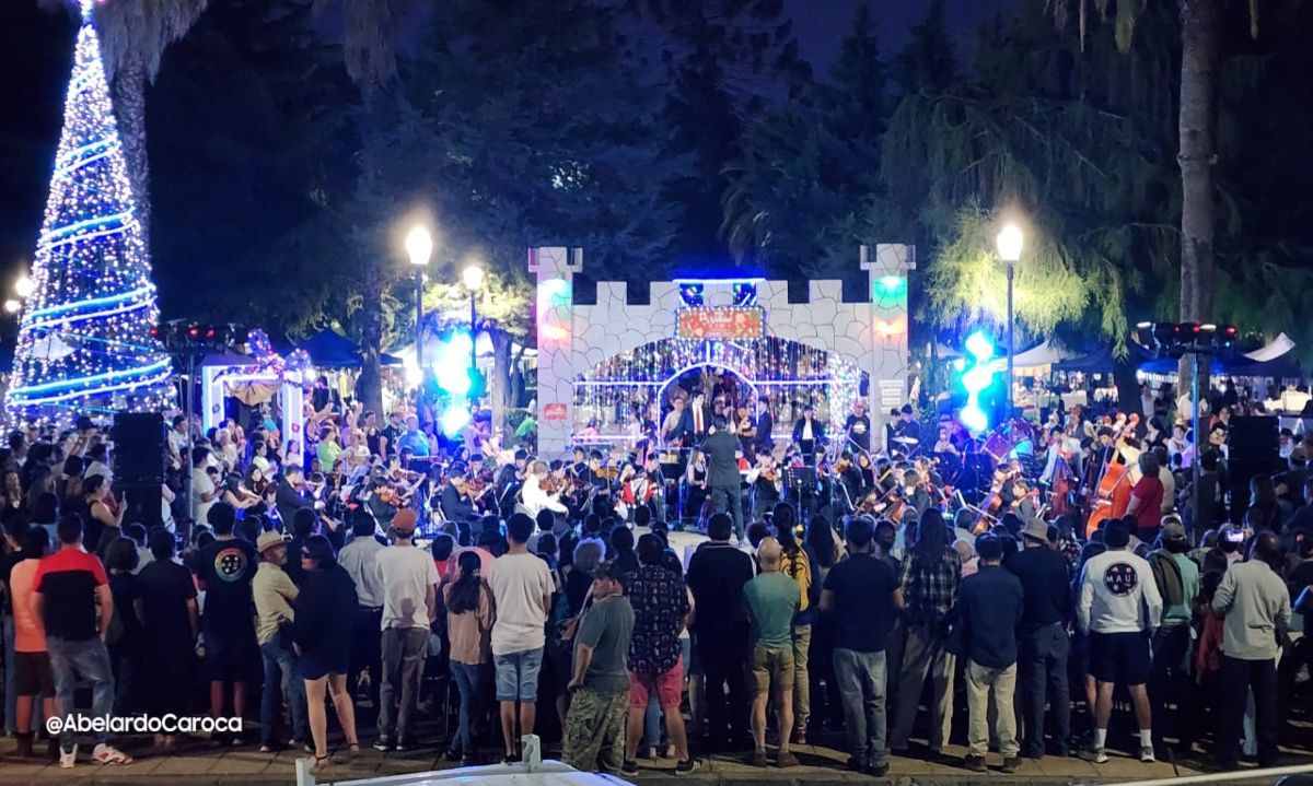 Chimbarongo:
En la Plaza realizan Concierto Navideño
