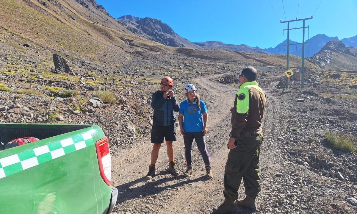 Volcán Tinguiririca:
Excursionistas perdidos hallados con vida
