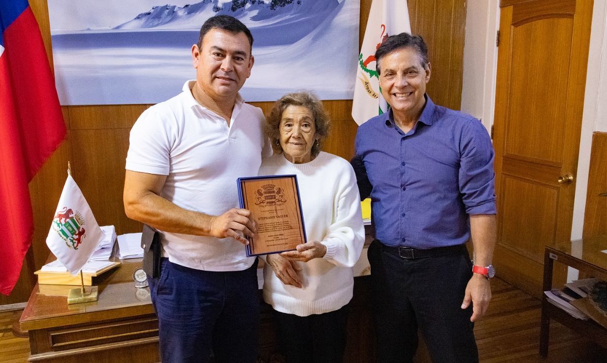 Municipalidad de San Fernando entrega reconocimiento a Stephanie Vaquer