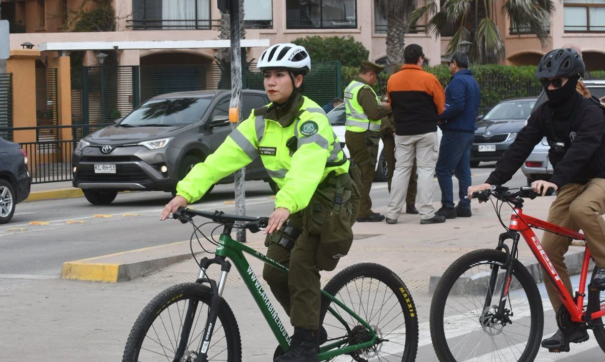 Sujeto intentó huir de control policial y atropelló a carabinera en Santa Cruz