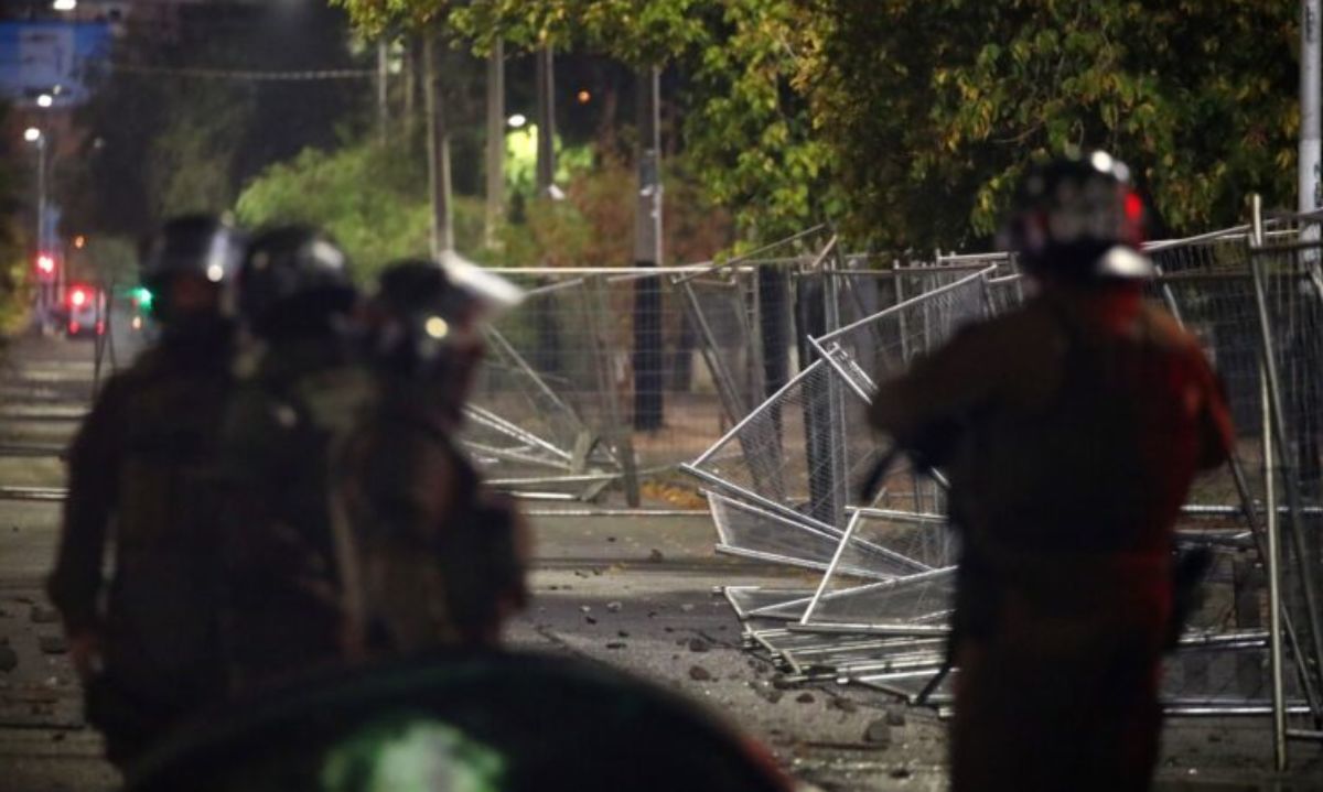 "Hemos retrocedido un siglo": Experto en seguridad deportiva a raíz de muerte de hinchas albos